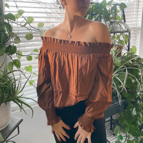 Orange off the shoulder long sleeve - Picture 1 of 3